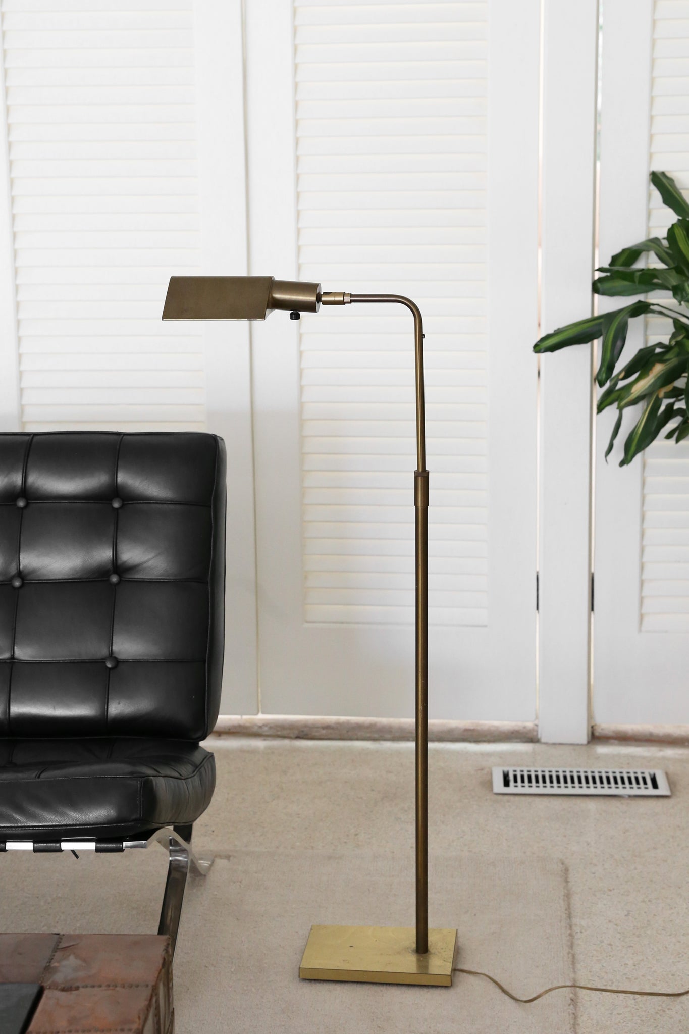 Original Koch & Lowy Articulated Polished Brass Floor Lamp Mid-Ce