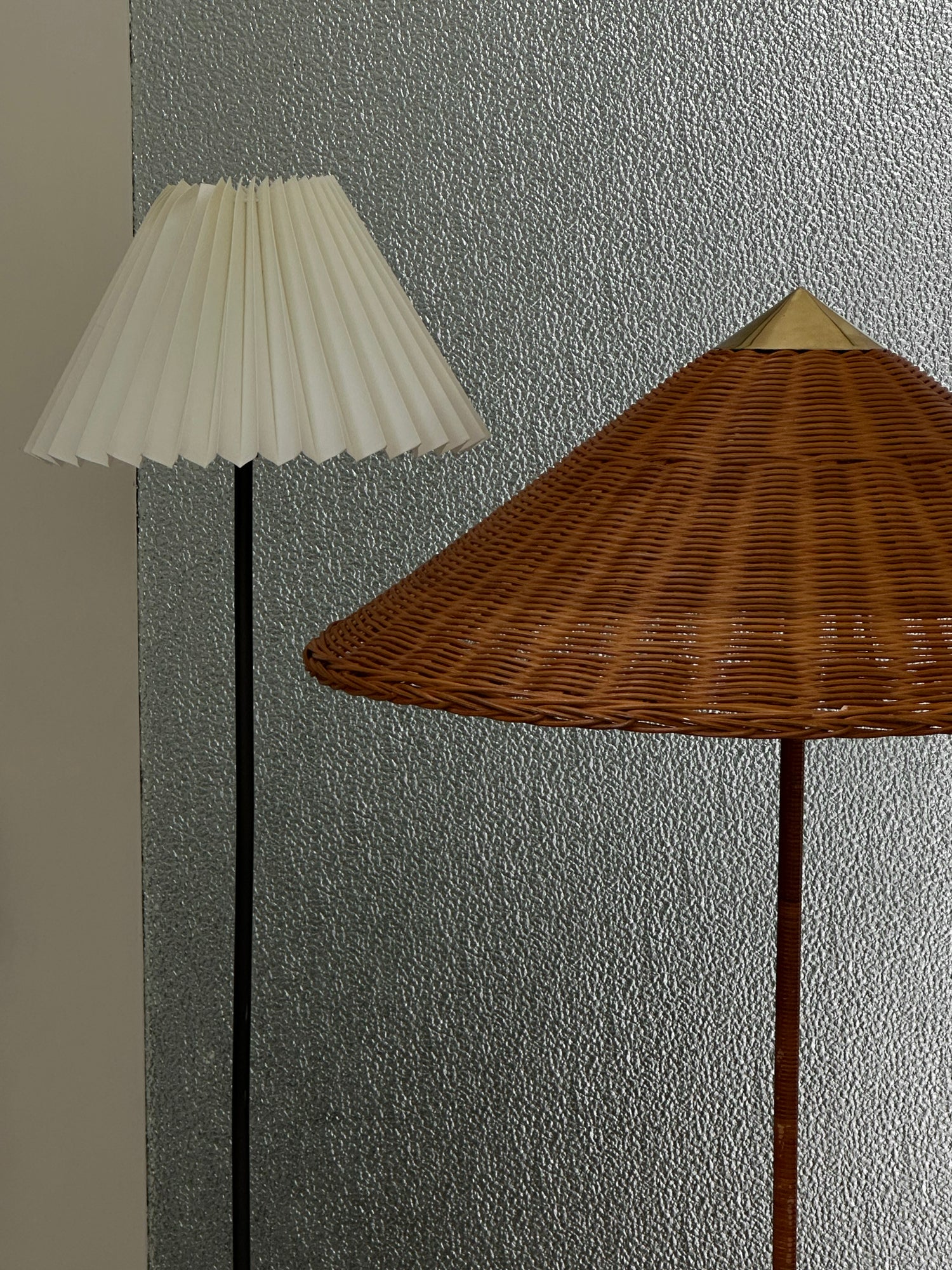 Minimalist Wavy Floor Lamp
