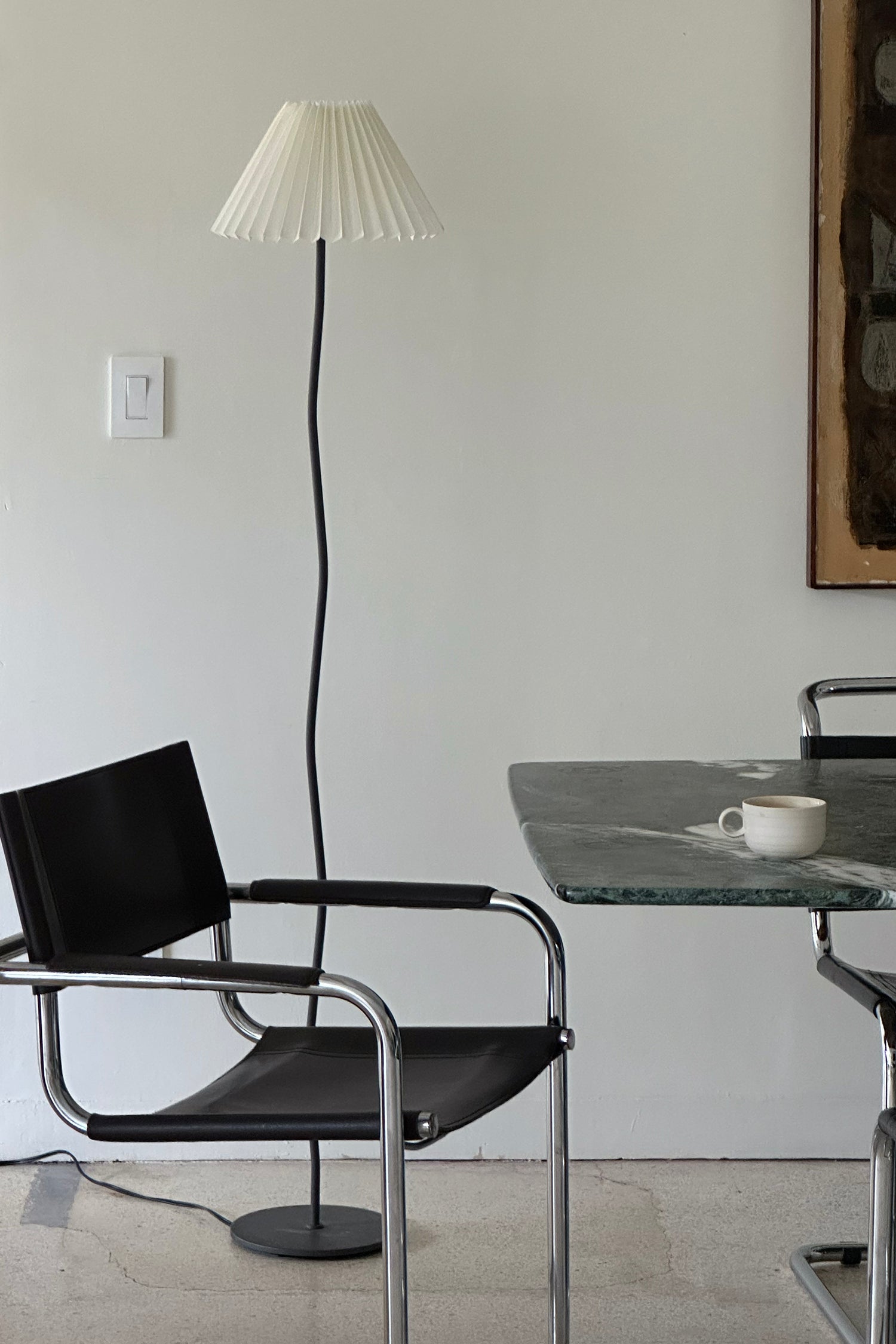 Minimalist Wavy Floor Lamp