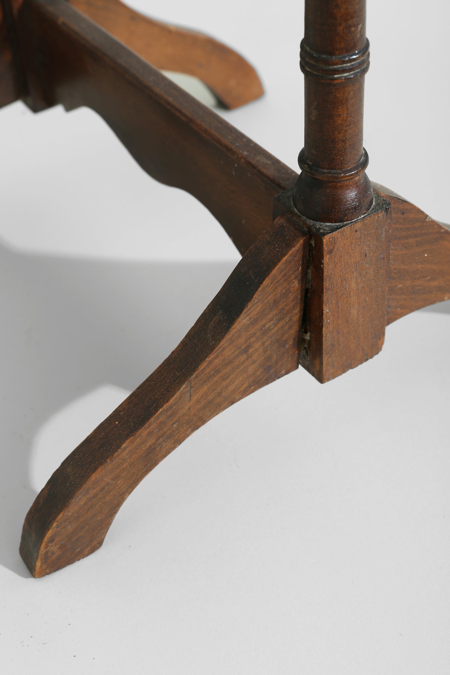 Wood Magazine Pedestal Stand