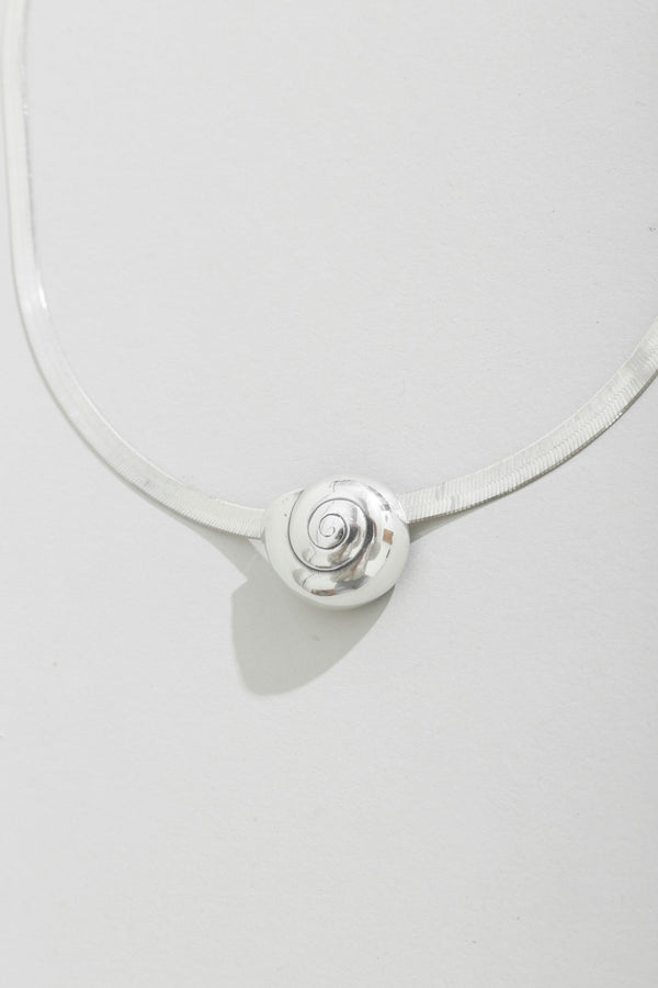 Shell Pendant Herringbone Necklace