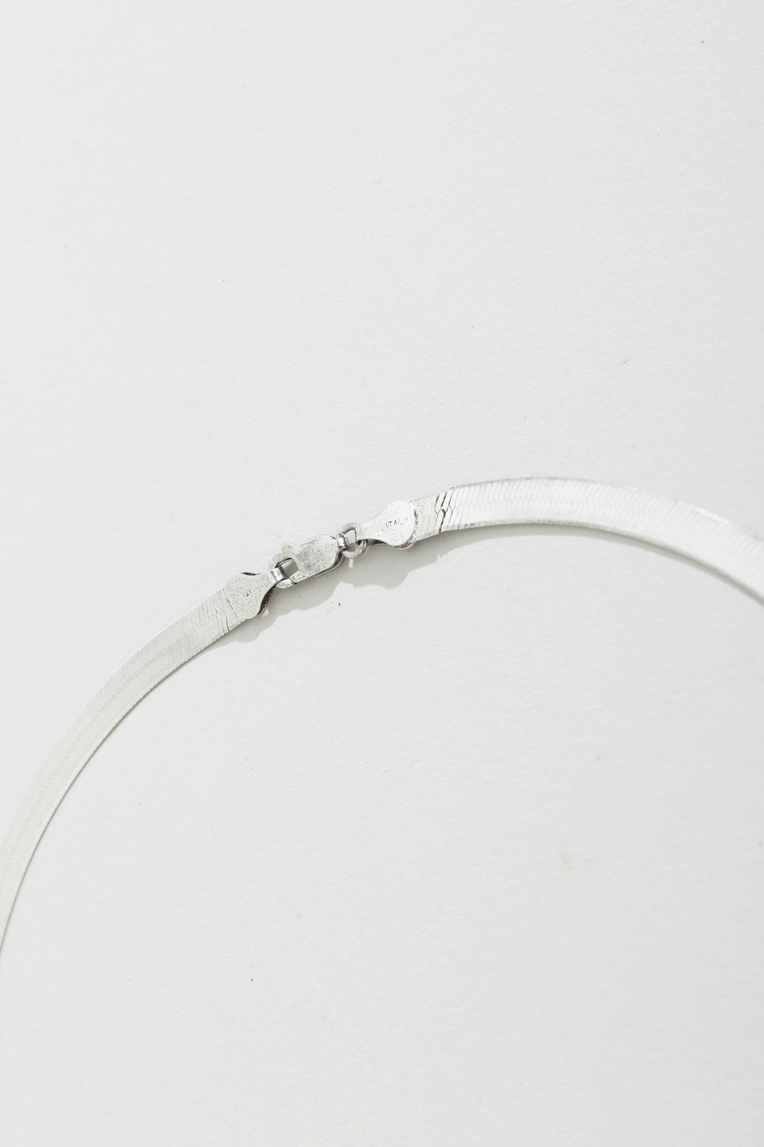 Shell Pendant Herringbone Necklace