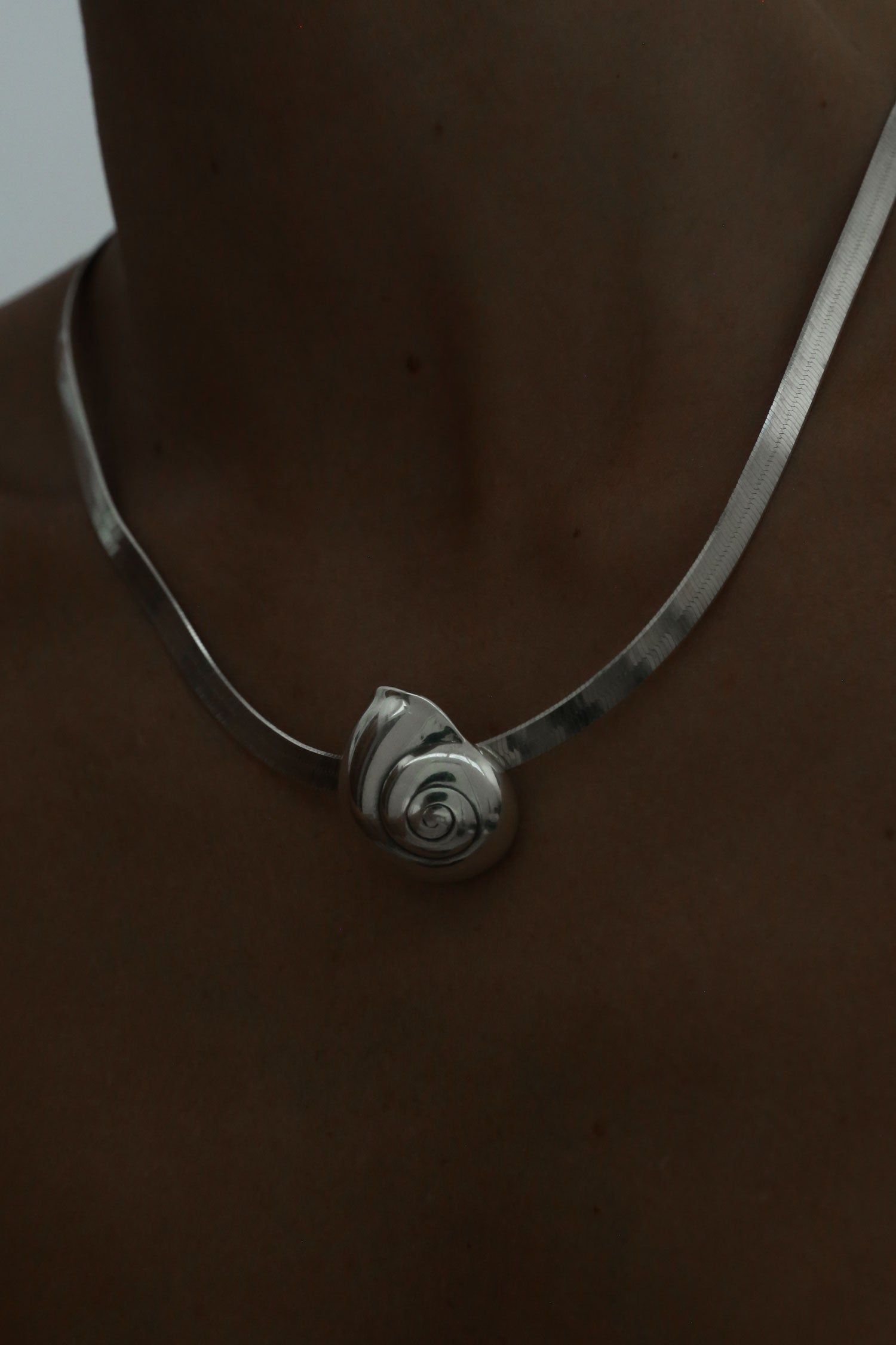 Shell Pendant Herringbone Necklace