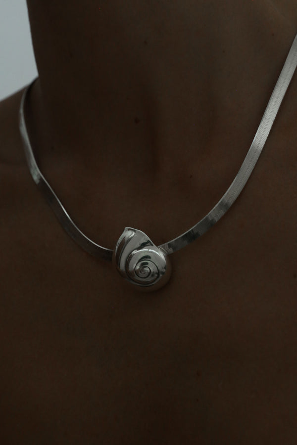 Shell Pendant Herringbone Necklace
