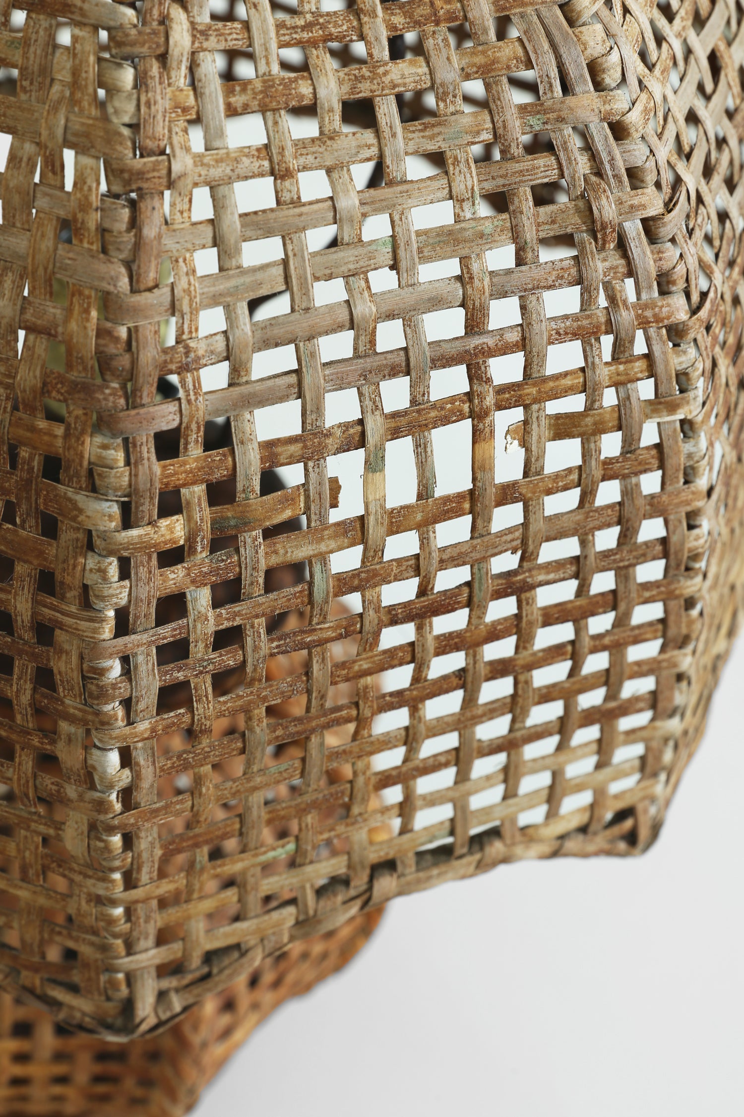 Woven Rattan Table Lamp