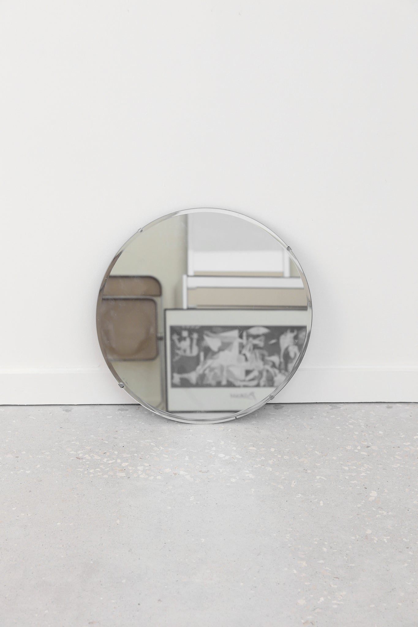 Minimalist Circle Mirror