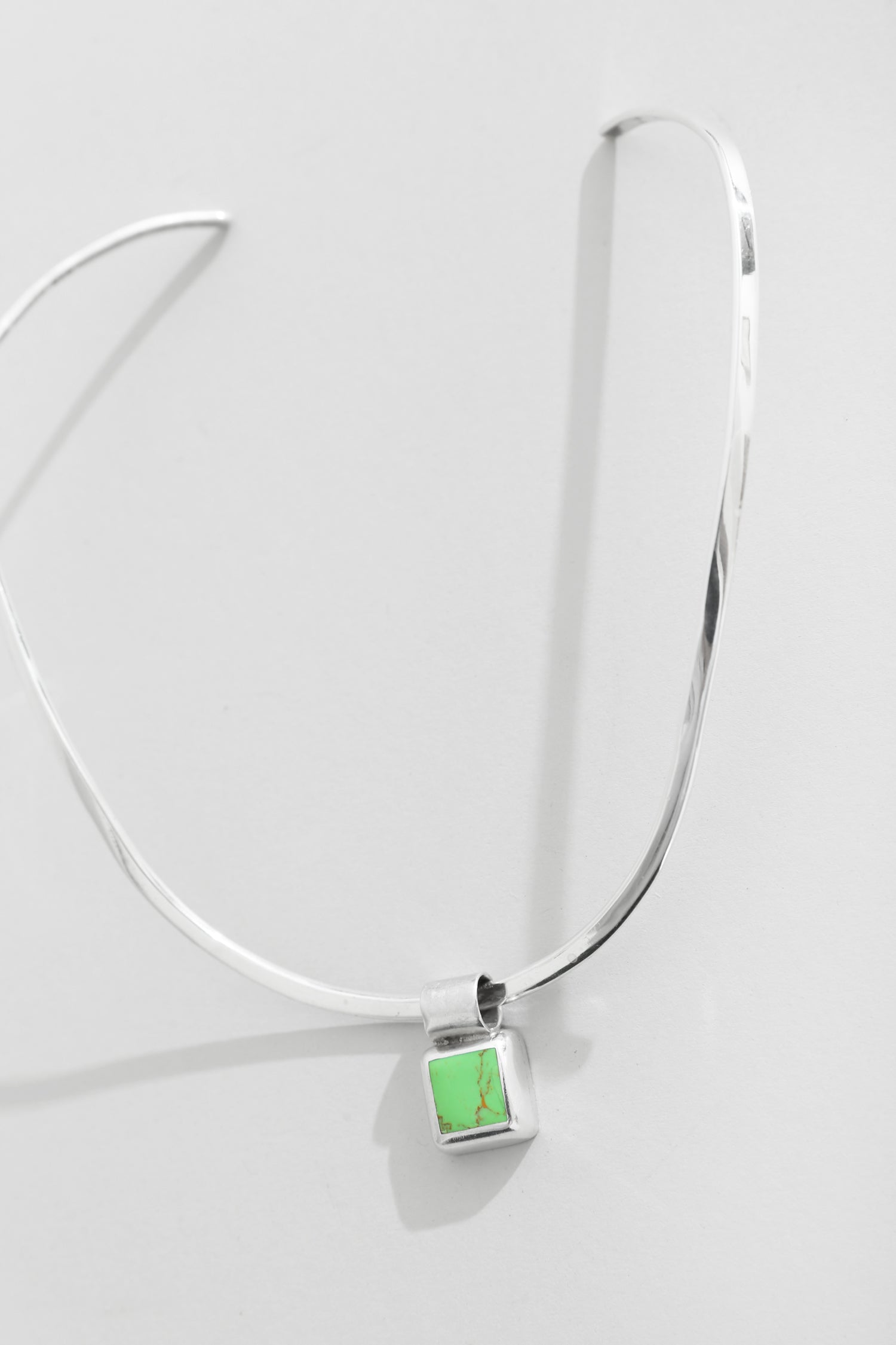 Green Stone Inlay Collar Necklace
