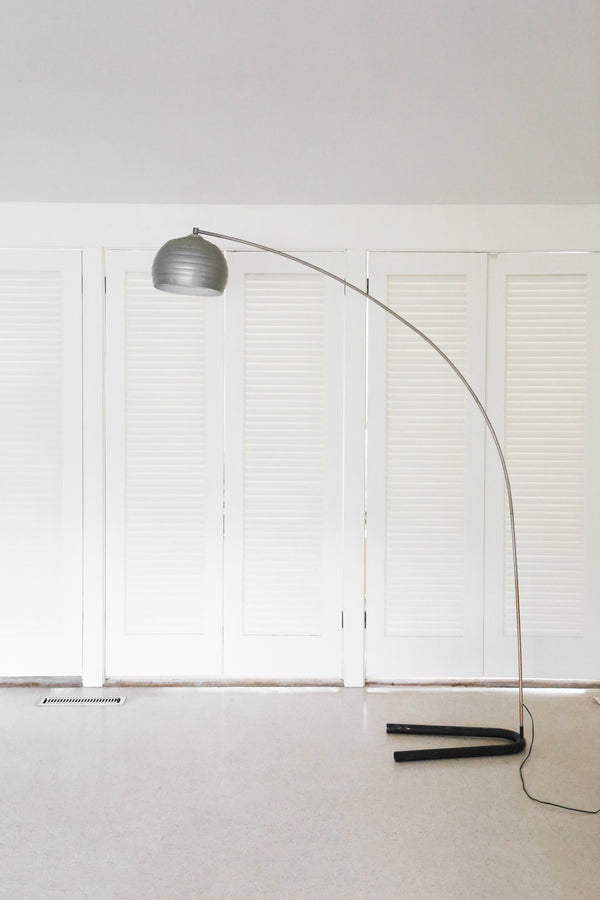 Ribbed Arc Floor Lamp