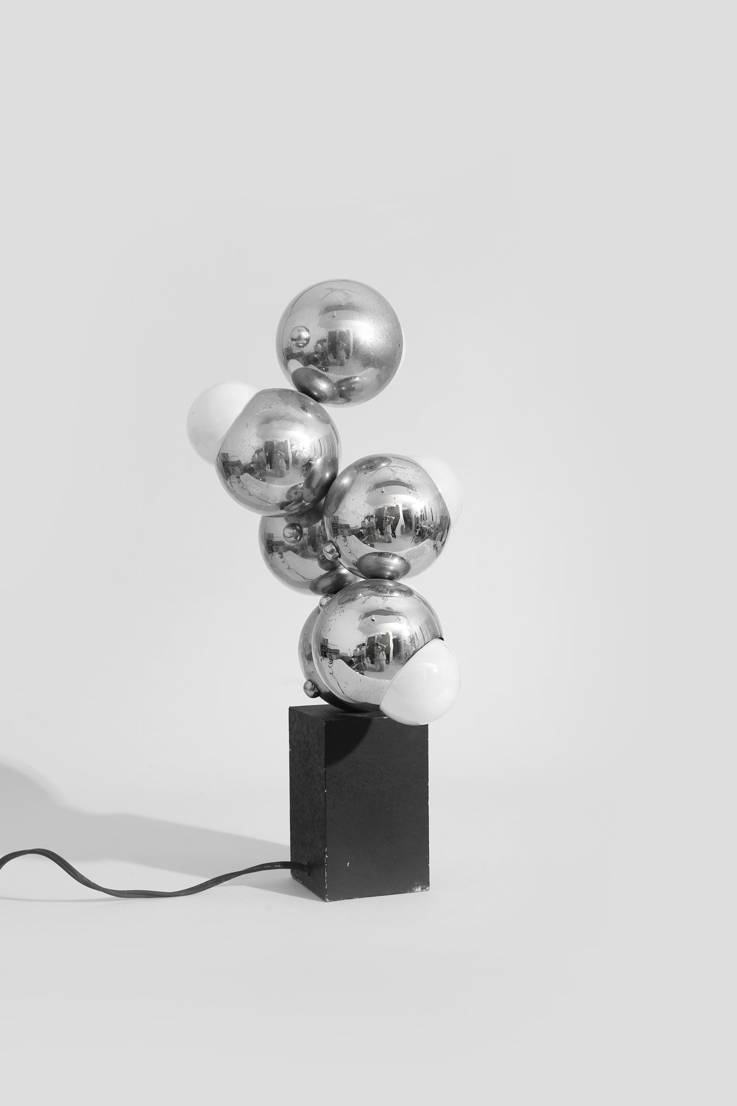 Molecule Table Lamp
