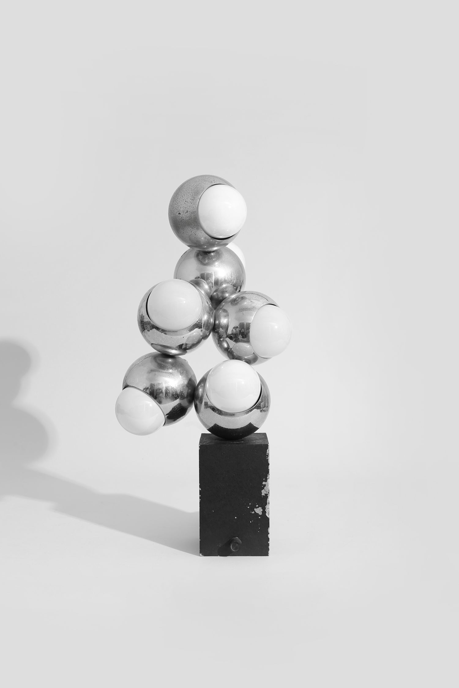 Molecule Table Lamp