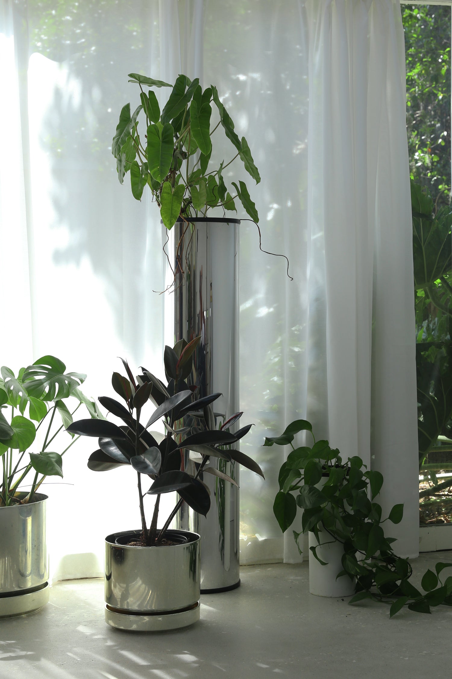 4ft Chrome Pedestal Planter