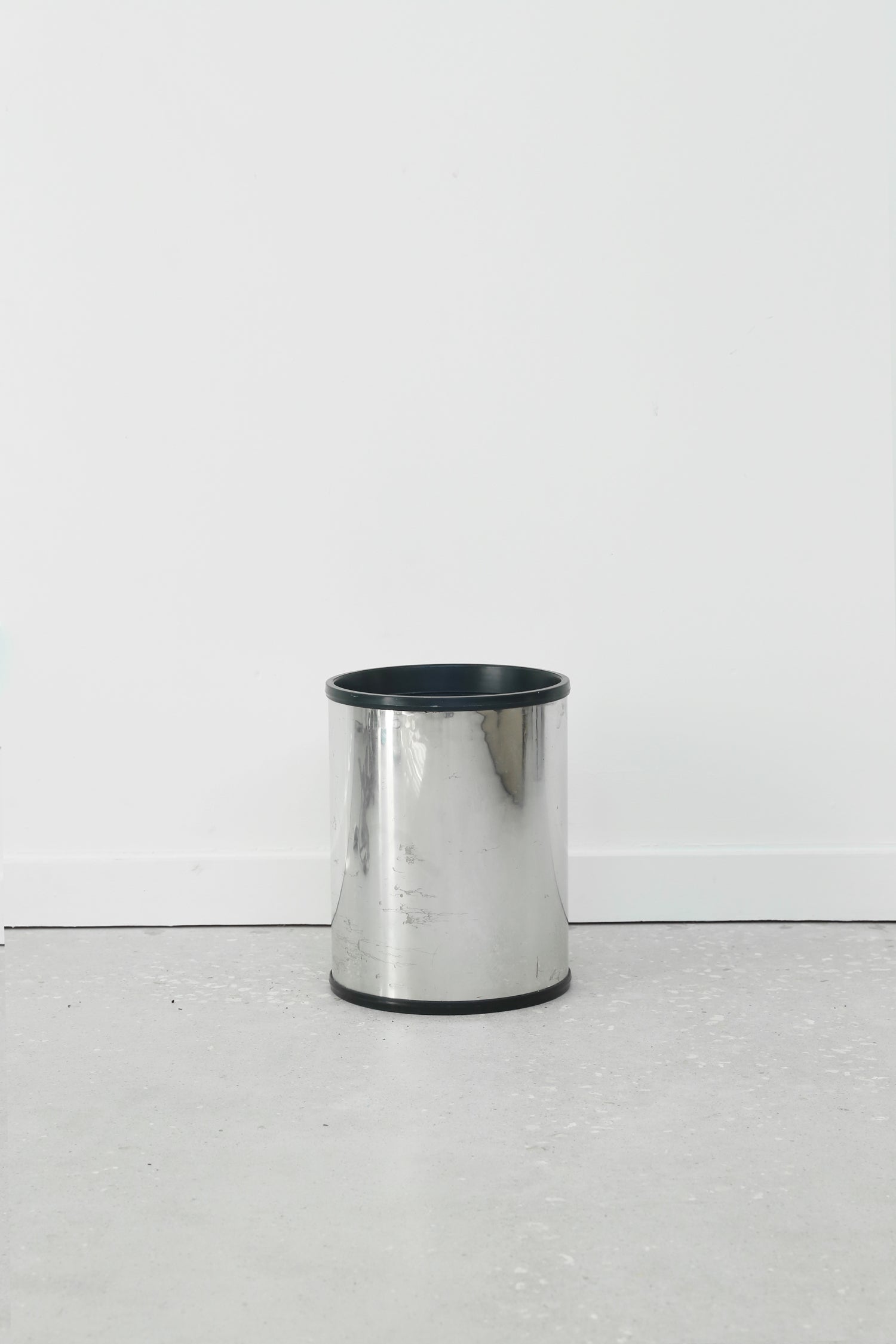 Cylinder Chrome Planter