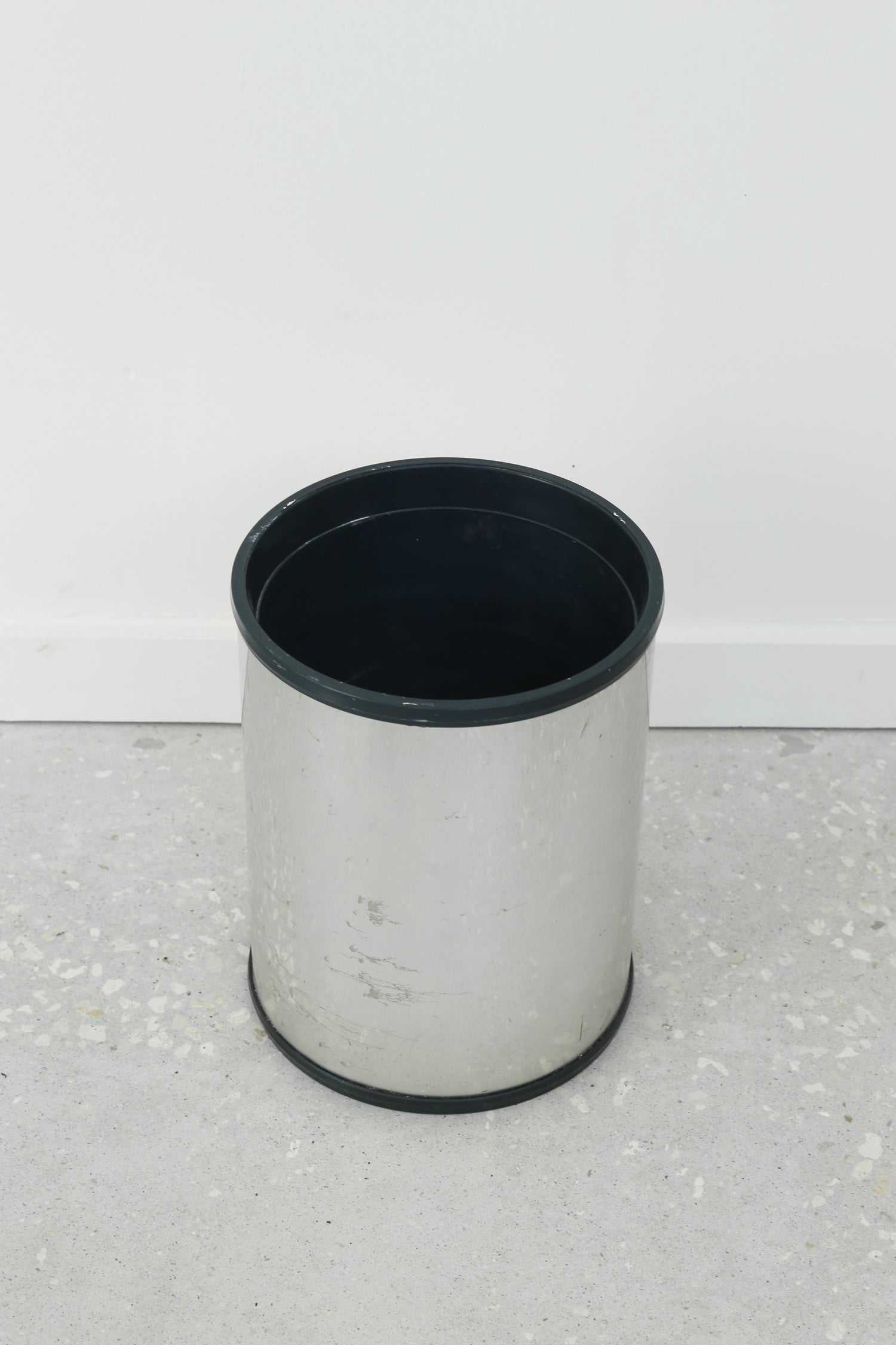Cylinder Chrome Planter