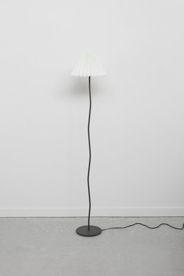 Minimalist Wavy Floor Lamp